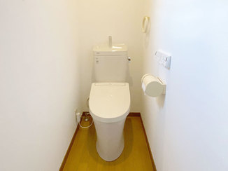 トイレリフォーム シンプルで清潔感のあるスタイリッシュなトイレ